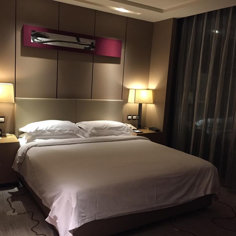 Ramada By Wyndham Xian Bell Tower Hotel Exterior photo