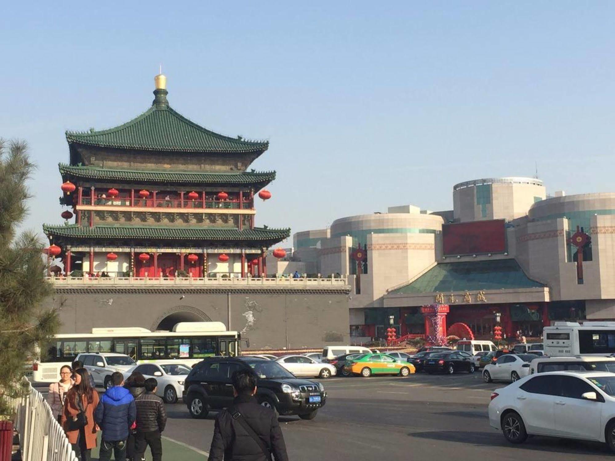 Ramada By Wyndham Xian Bell Tower Hotel Exterior photo