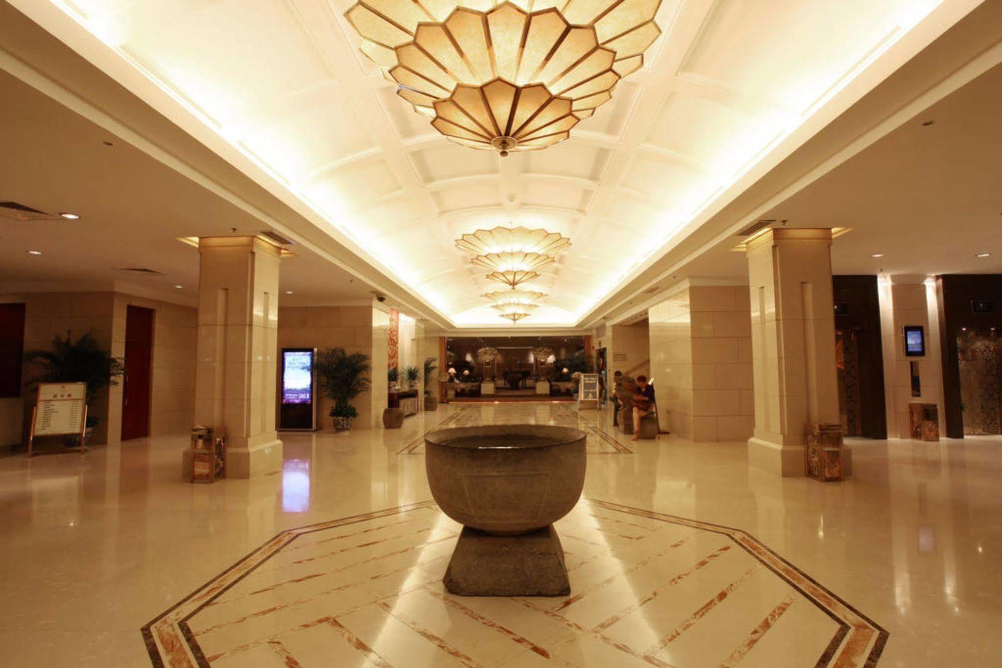 Ramada By Wyndham Xian Bell Tower Hotel Exterior photo