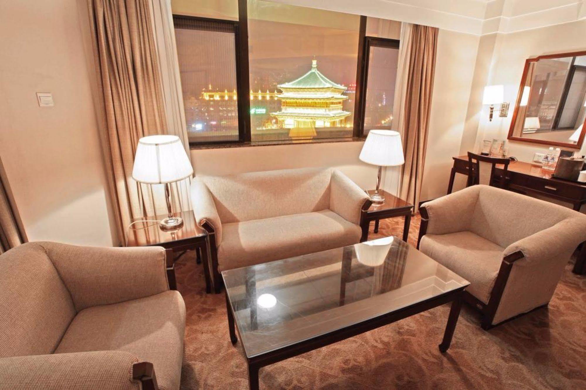 Ramada By Wyndham Xian Bell Tower Hotel Exterior photo
