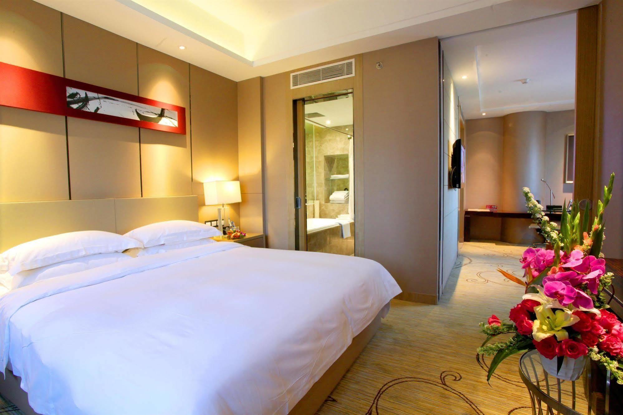 Ramada By Wyndham Xian Bell Tower Hotel Exterior photo